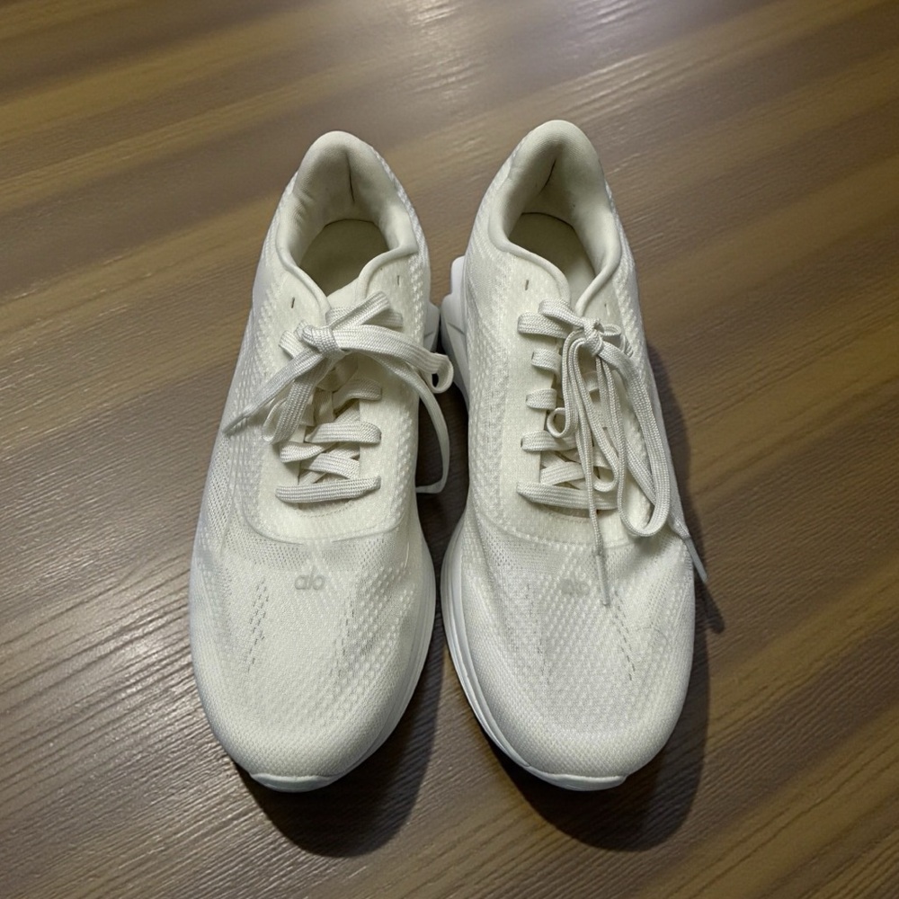 Alo Yoga Runner Sneakers in White/White Unisex Fit | US Men’s 9 | Women’s 10.5 - Picture 9 of 16